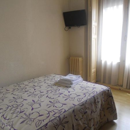 Hostal Olga Madrid Exterior foto
