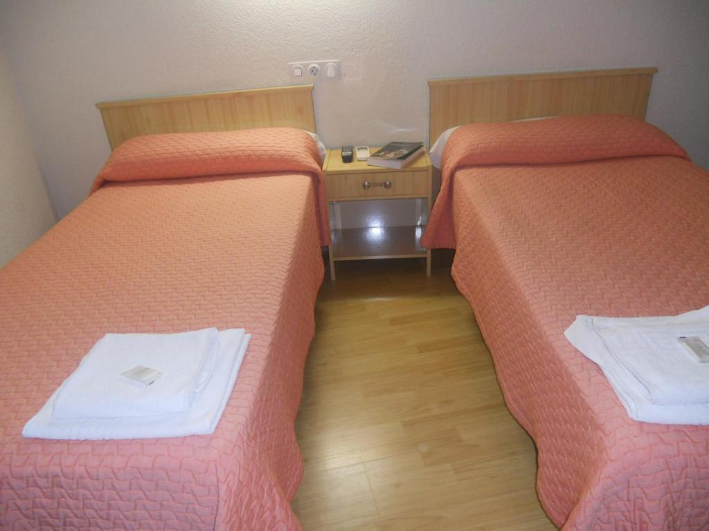 Hostal Olga Madrid Habitación foto