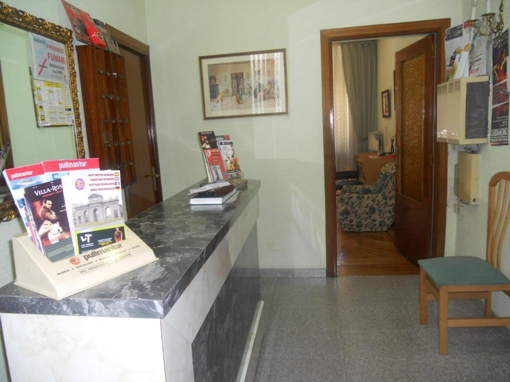 Hostal Olga Madrid Exterior foto
