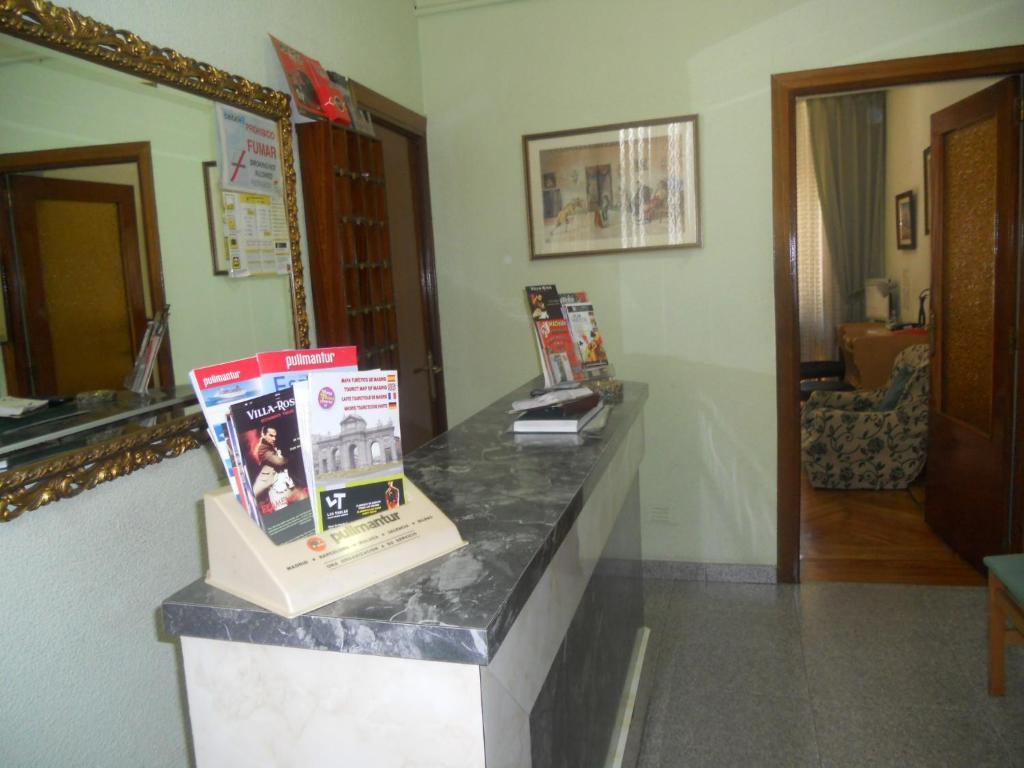 Hostal Olga Madrid Exterior foto