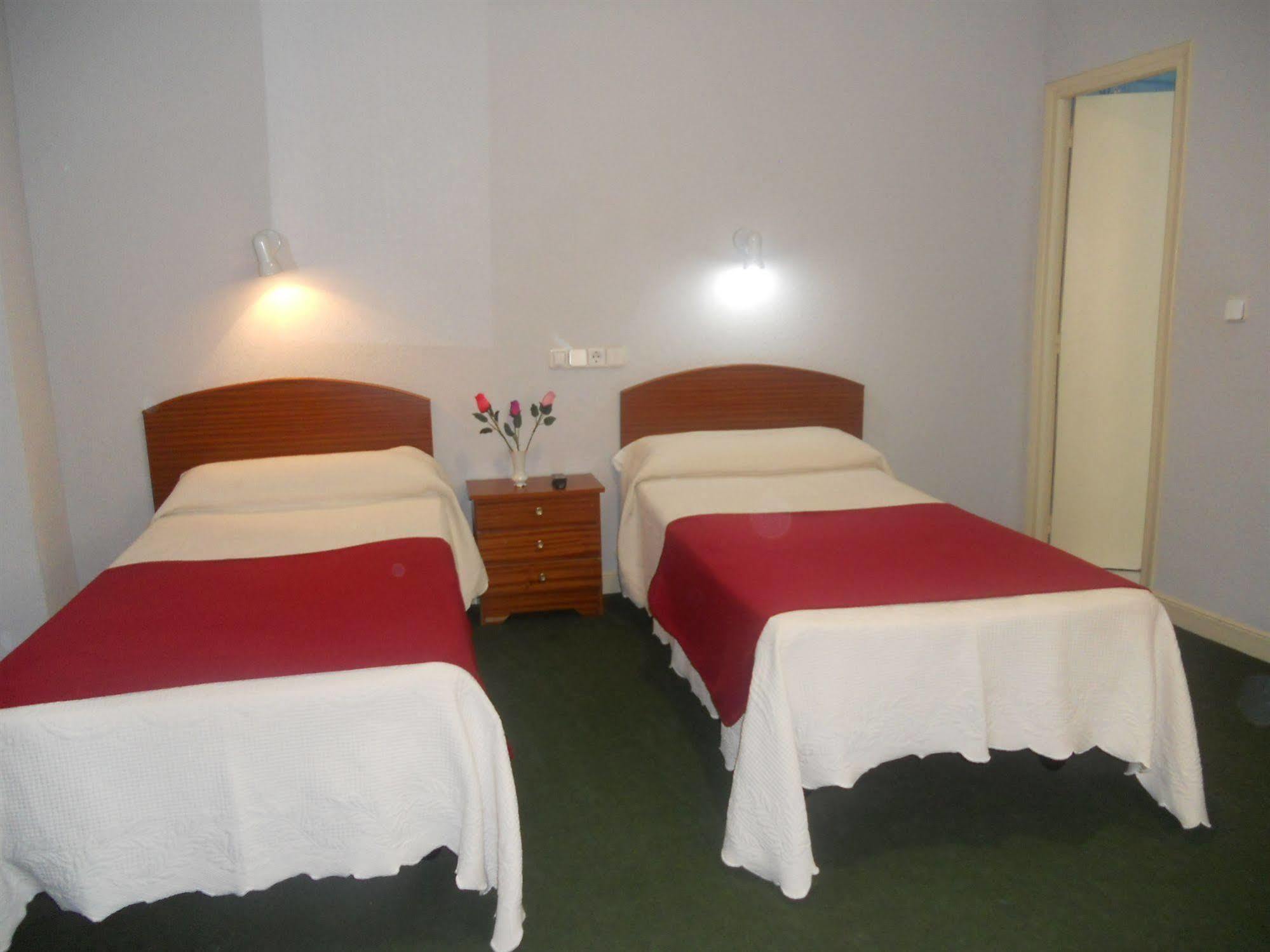 Hostal Olga Madrid Exterior foto